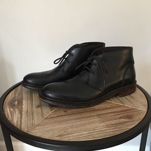 Johnston Murphy Men’s Black Chukka Boots